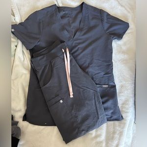 Gray figs size small top and bottom with pink drawstring